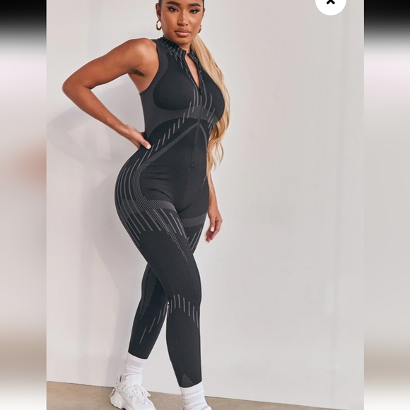 PrettyLittleThing Pants - Shape Black Branded Contour Detail Zip Sports Jumpsuit Excellent Condition xs